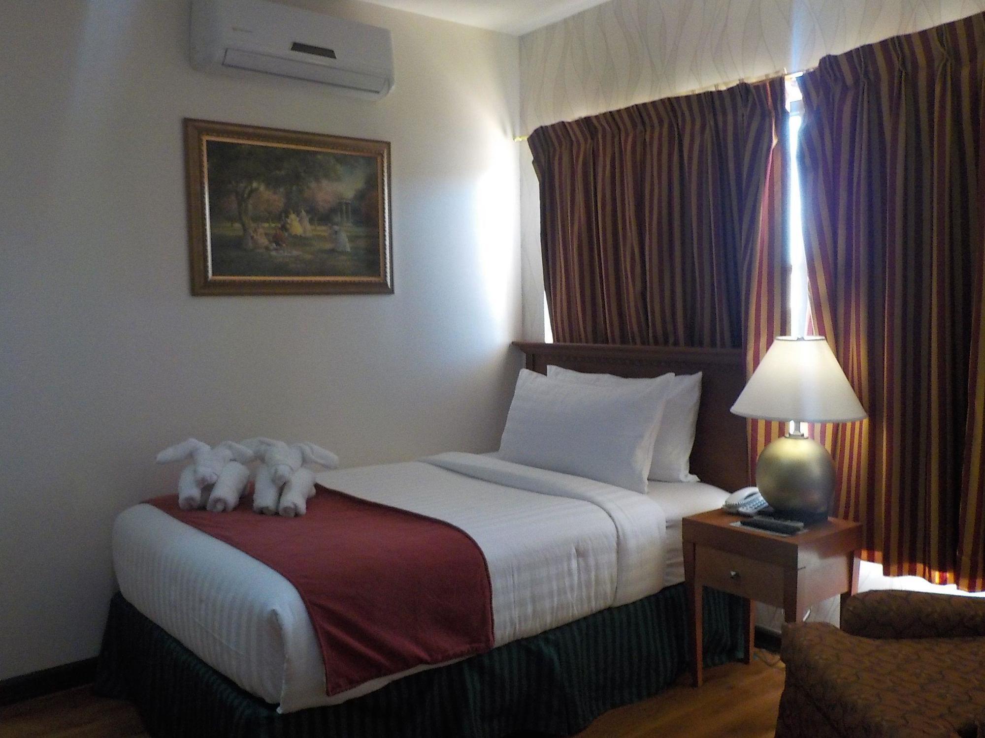 Royal Suites Condotel Kalibo Eksteriør bilde