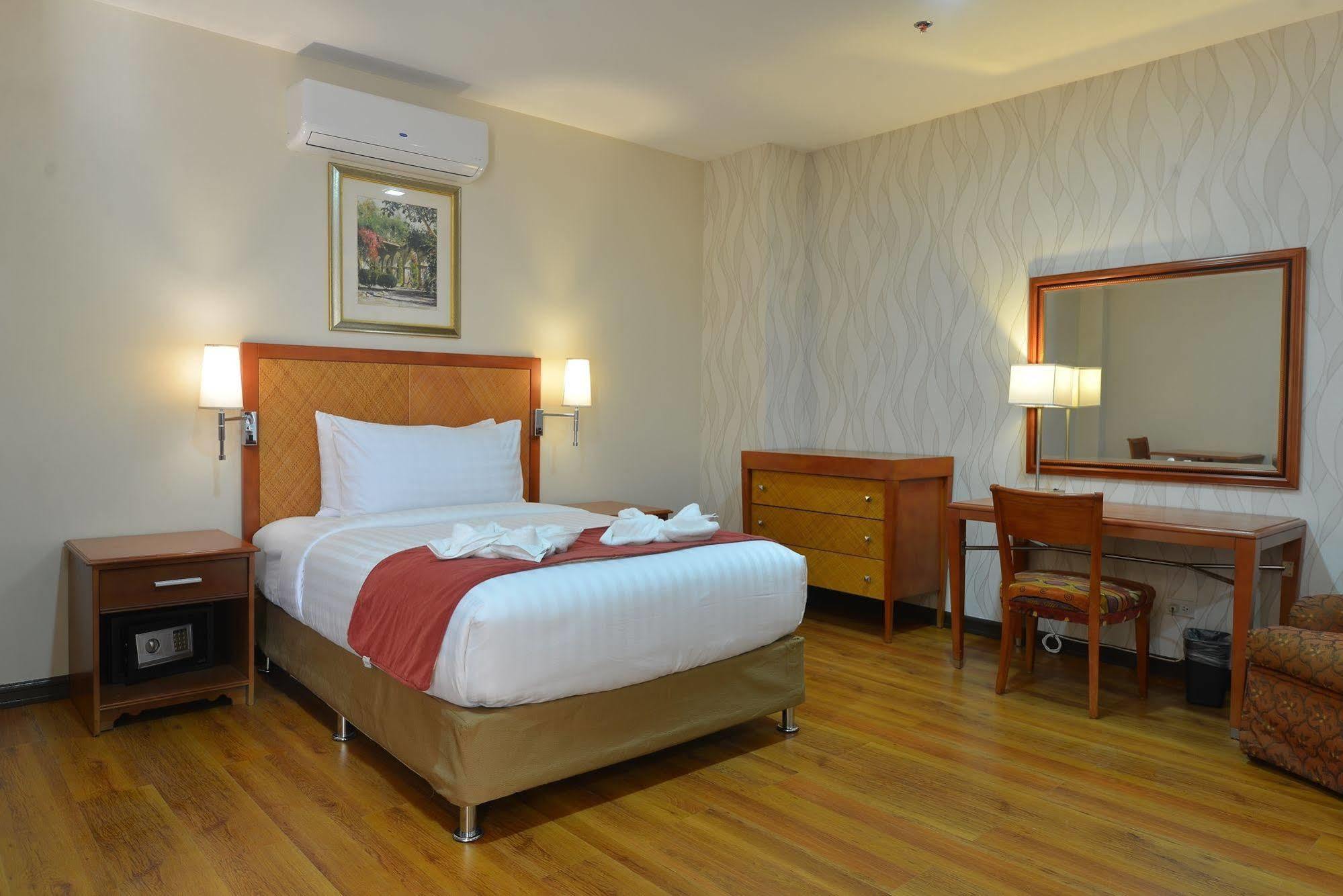 Royal Suites Condotel Kalibo Eksteriør bilde
